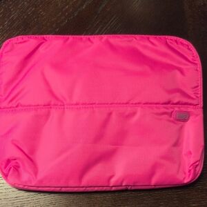Brand New Lug Delta Mini In Magenta!  Lug Vibrant Pink Tablet Holder/Organizer